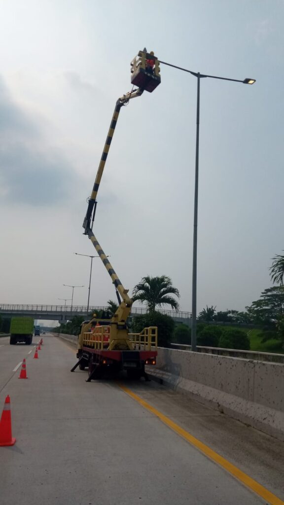 Skylift 20 Meter untuk Pengecatan