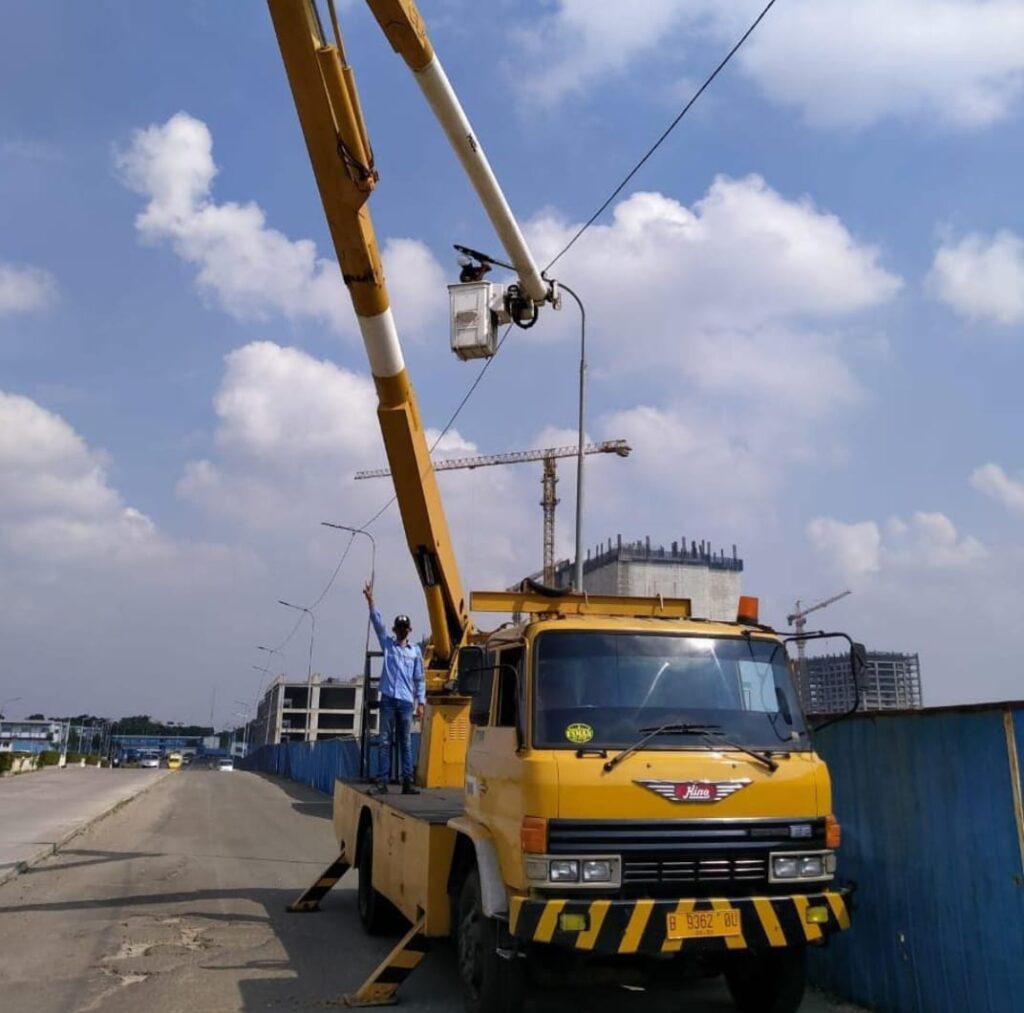 Sewa Skylift Bekasi Terbaik