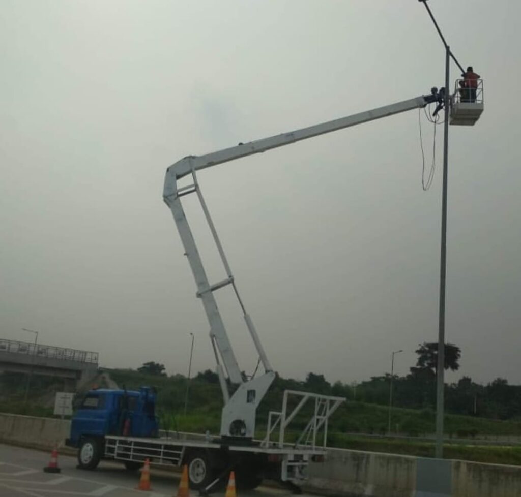 Dukung Proyek Konstruksi Anda dengan Skylift Profesional dari PT Javasindo Global Perkasa!