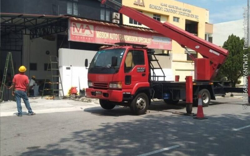 Truck PJU Solusi Cepat Di Lapangan